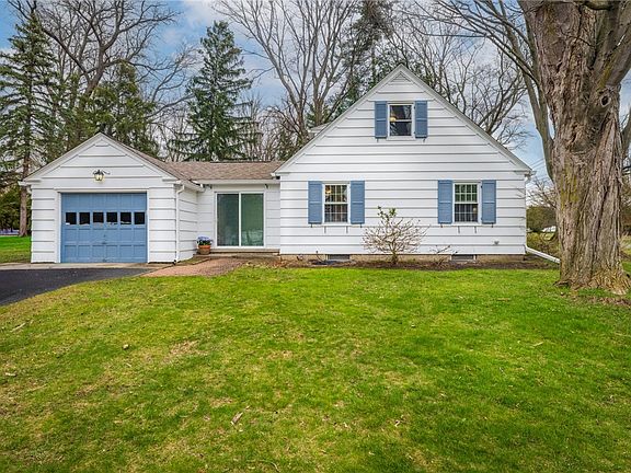 3rd image of 1534 Crittenden Rd