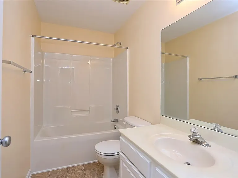 412 Colwick Ln — Photo 15