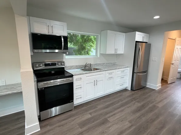 530 35th Ave N #3, Saint Petersburg, FL 33704