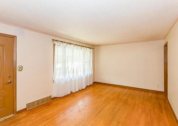 3rd image of 6507 N Campbell St