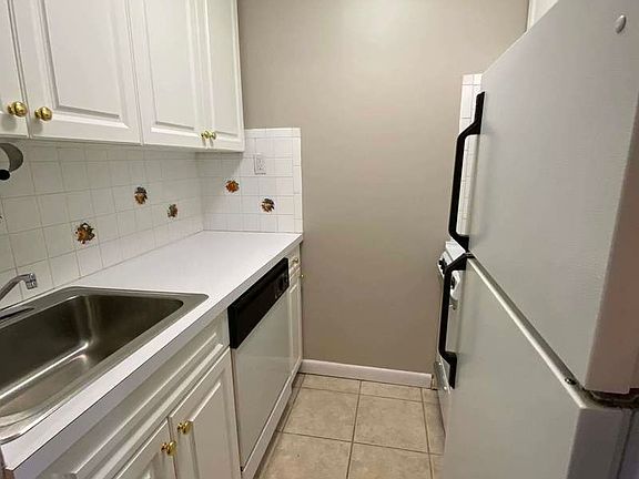 5th image of 338 E 65th St APT 23