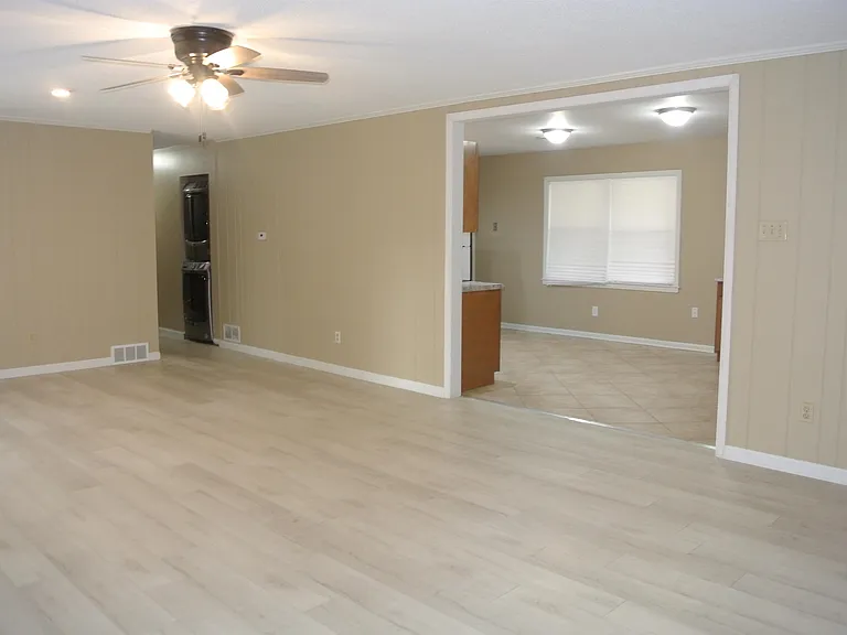 426 Cardinal Dr — Photo 10