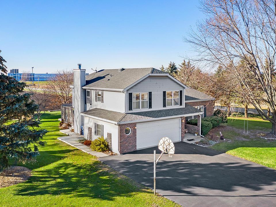 1st image of 799 Carriage Hill Ln