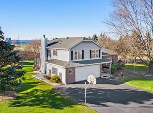 799 Carriage Hill Ln, Sugar Grove, IL 60554