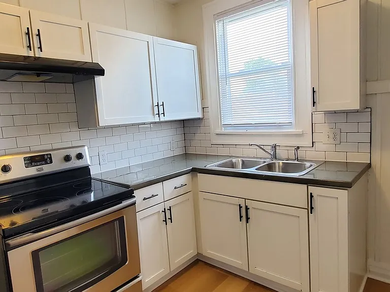 2742 Shelby St — Photo 6