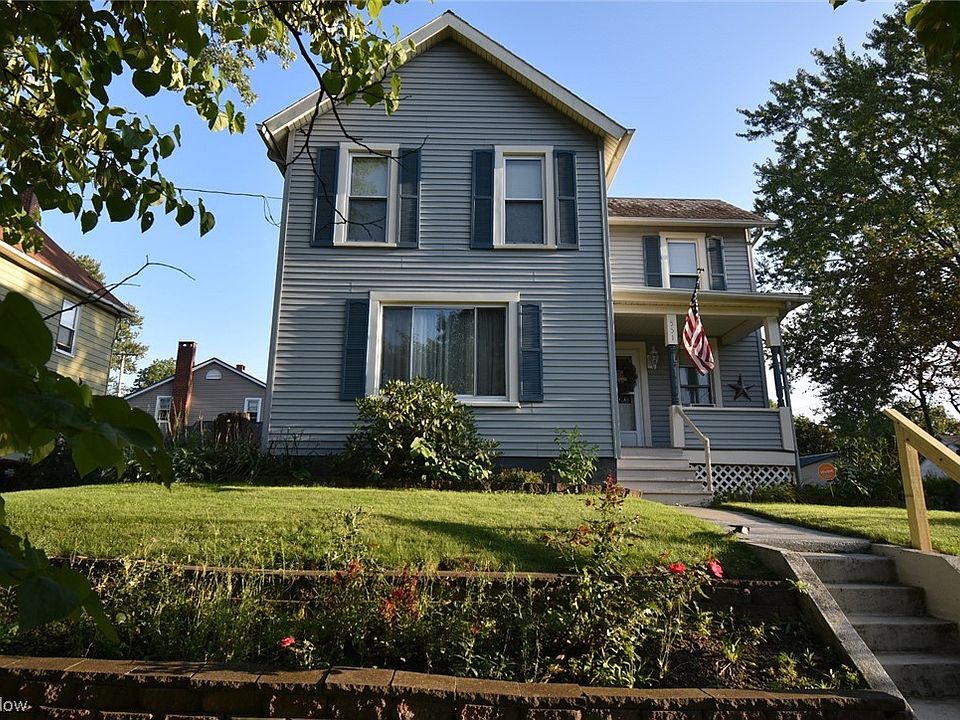 1st image of 551 E 7th St