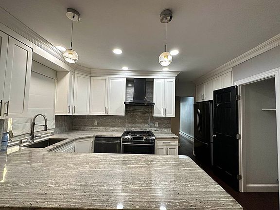 4th image of 60 73rd St Floor 3