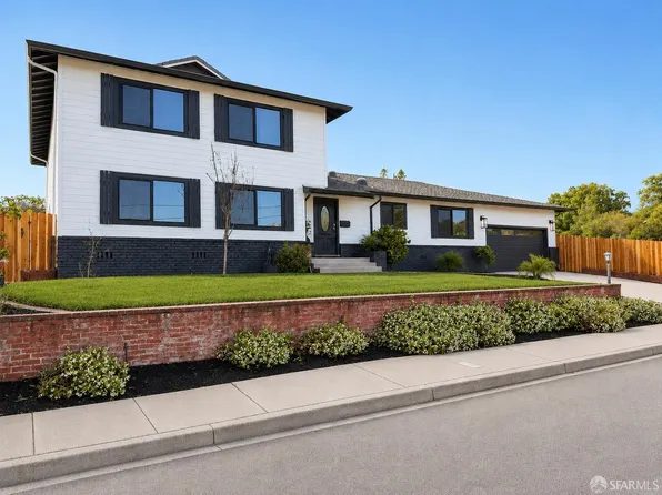 2 Beaumont Ct, Lafayette, CA 94549