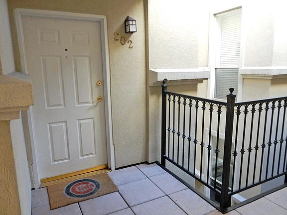 2nd image of 1521 N Vine St APT 202