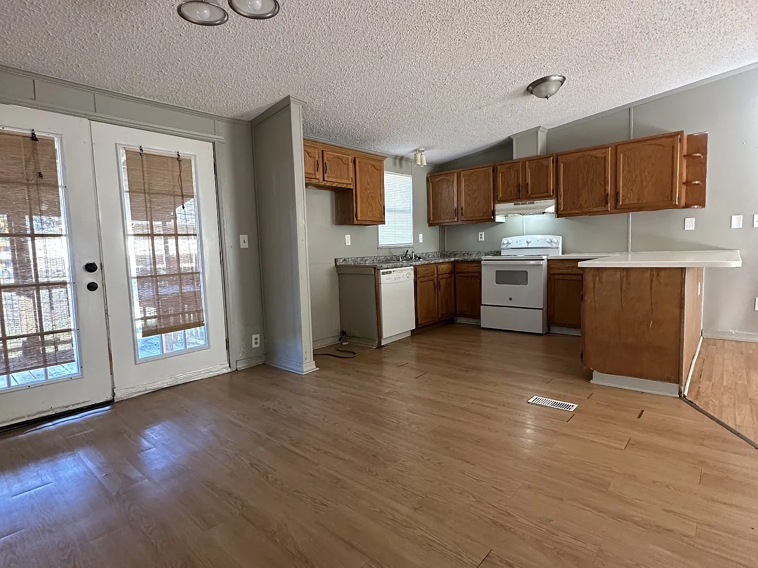 3 bed, 1400 sqft, $1,050 — Photo 2