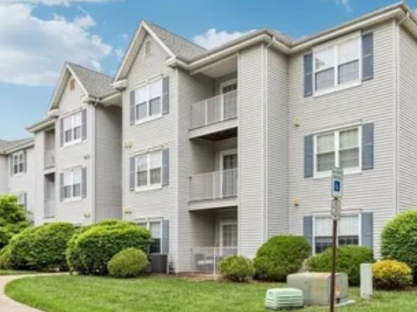 107 Stratford Pl #107