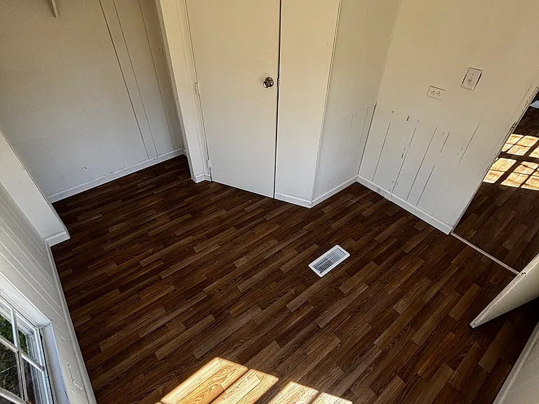 111 Corman Cir — Photo 11