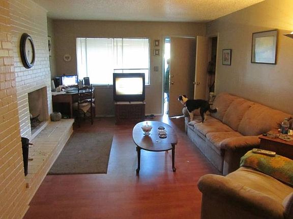 Living Rm with fireplace