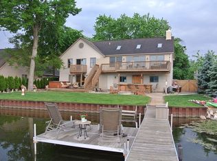 8596 Cooley Lake Rd, Commerce Township, MI 48382