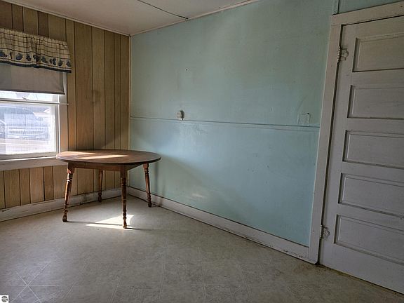 4th image of 2324 Dobler Rd
