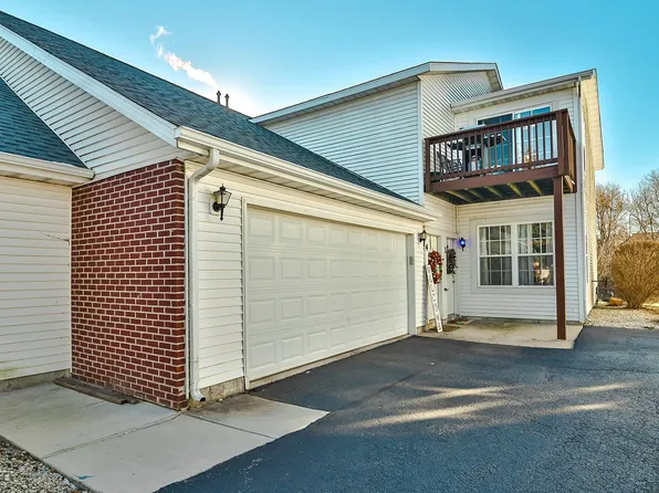 10156 Metalmark Ln, Roscoe, IL 61073