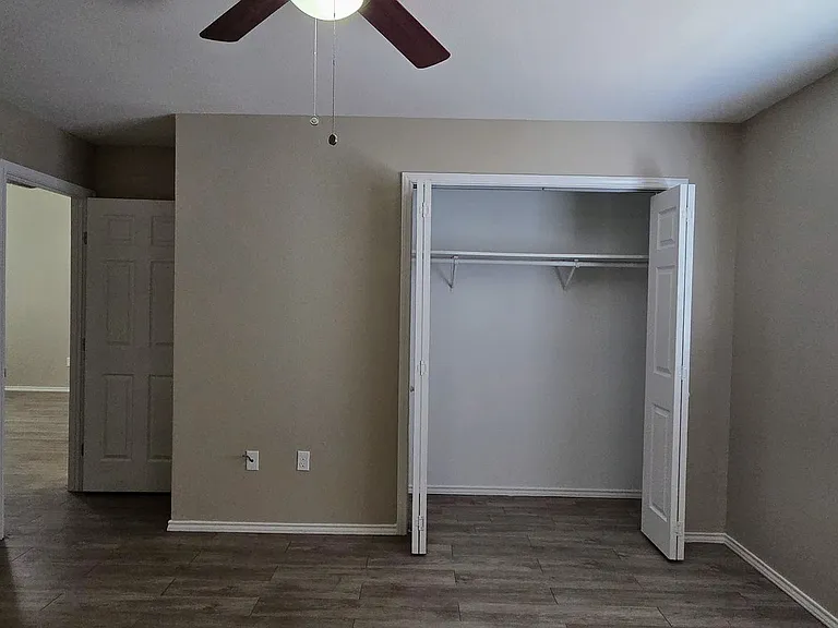 523 Clearfield Dr — Photo 10