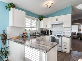 117 W Shawfield Way SW, Calgary, AB T2Y2Y1