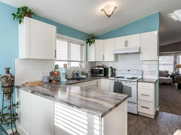 117 W Shawfield Way SW, Calgary, AB T2Y 2Y1