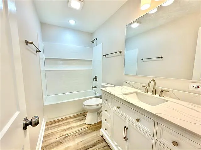 5016 Trenton St — Photo 7