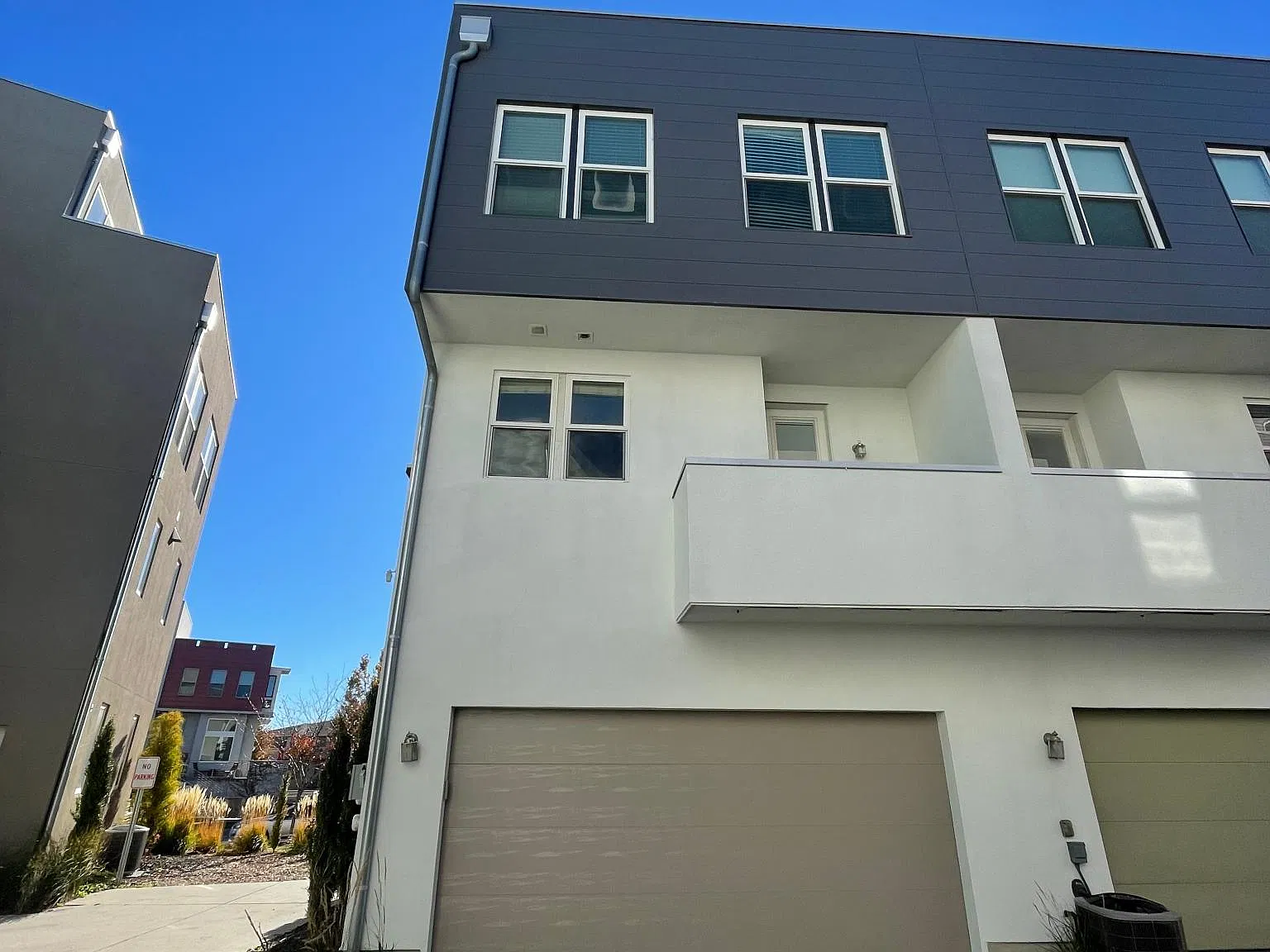 3 bed, 2.5 bath, 1568 sqft, $2,350 — Photo 2