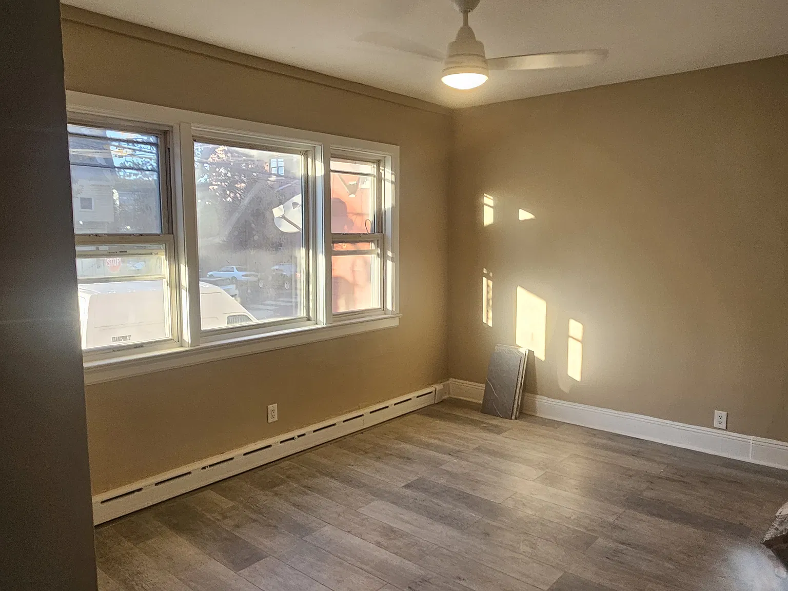 3 bed, 1000 sqft, $2,400 — Photo 3