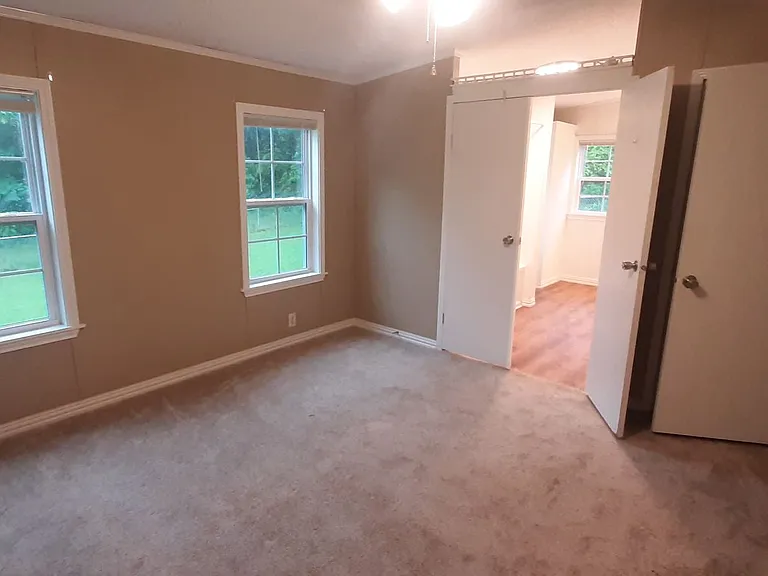 261 Romance Rd — Photo 9