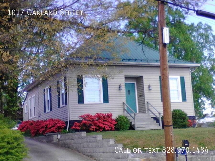 1st image of 1017 Oakland St