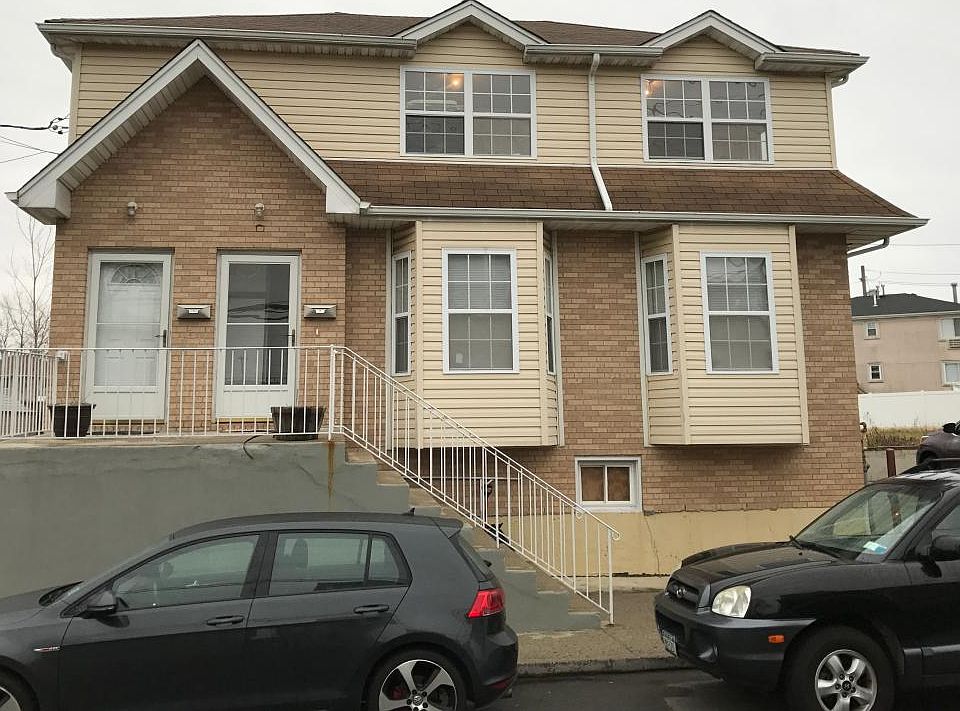1st image of 10216 1st St