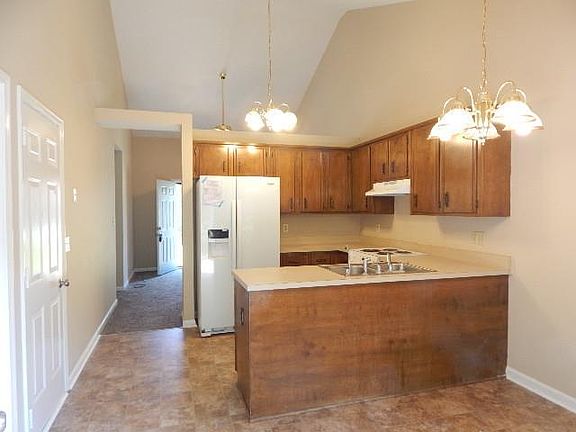 4th image of 720 Acorn Dr