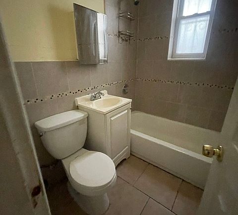 5th image of 259 E 46th St APT 1F