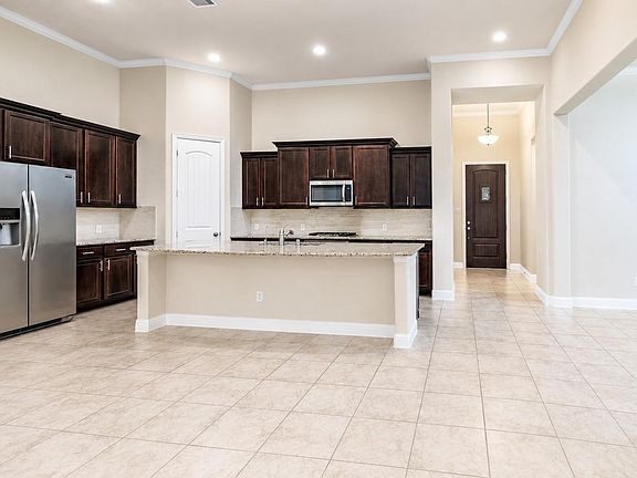 3rd image of 320 Woodway Dr
