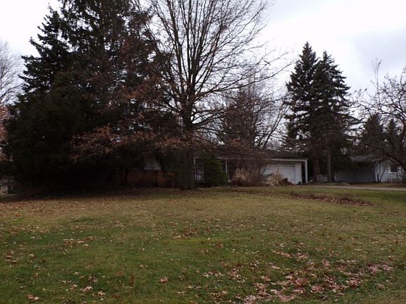 3rd image of 6810 Hawthorne Dr