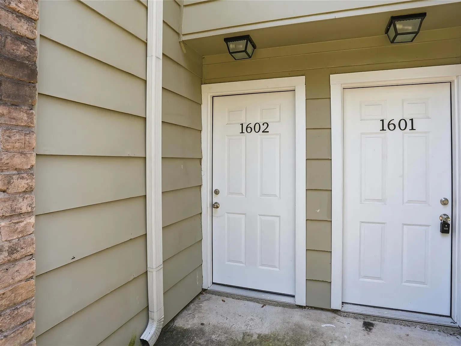 1 bed, 1.5 bath, 750 sqft, $1,275 — Photo 3