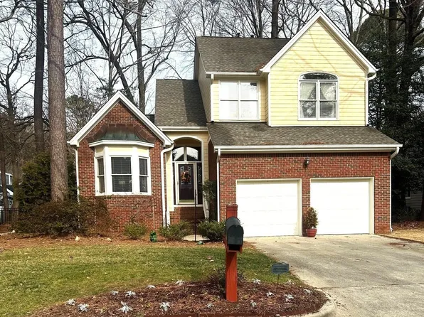 205 Fairwinds Dr, Cary, NC 27518