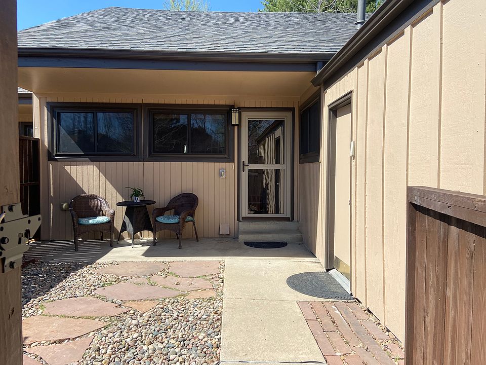 Front patio area/access to garage