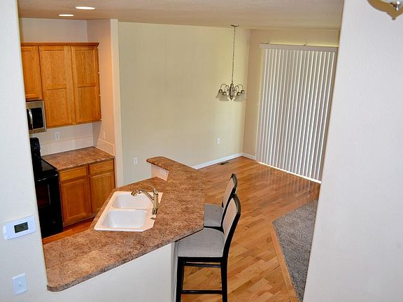 Kitchen island & dining room