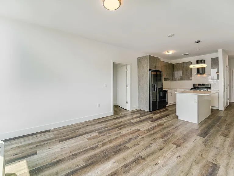 400 69th St #402 — Photo 9