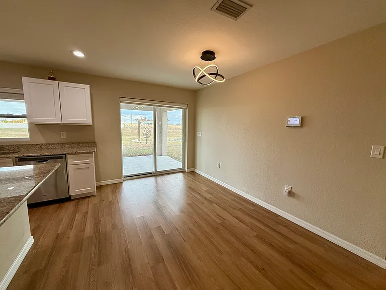 7033 Waldo Cir — Photo 8
