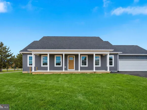 Friendship Dr, Martinsburg, WV 25405