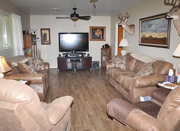 5th image of 1913 Redbud Dr