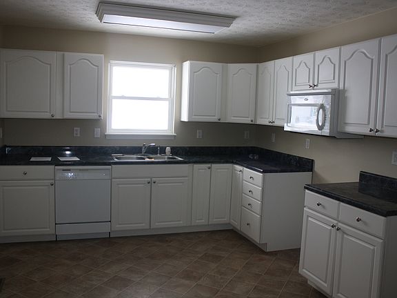 4th image of 97 Linn St