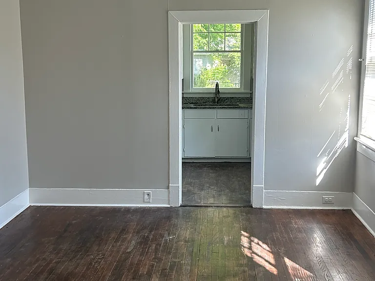 100 2nd St NE — Photo 3