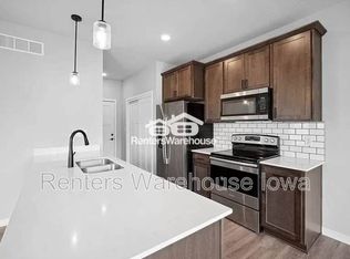 36 Keeneland Ct, Pleasant Hill, IA 50327