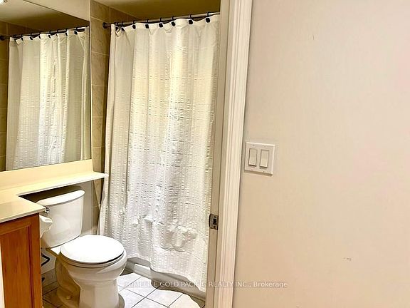 4th image of 250 Wellington St W #1442