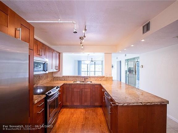 4th image of 1266 S Military Trl APT 528