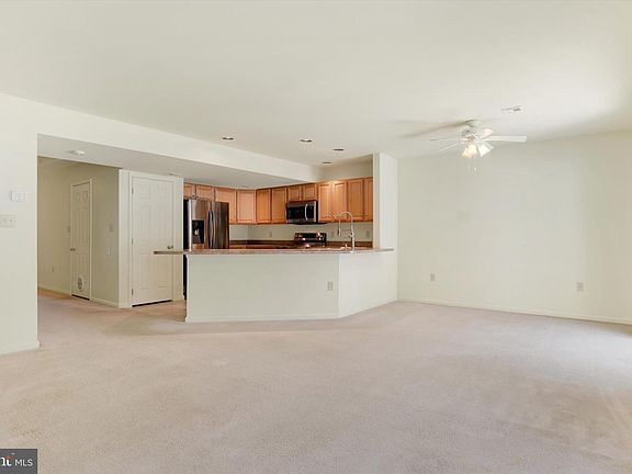 4th image of 423 Park View Dr