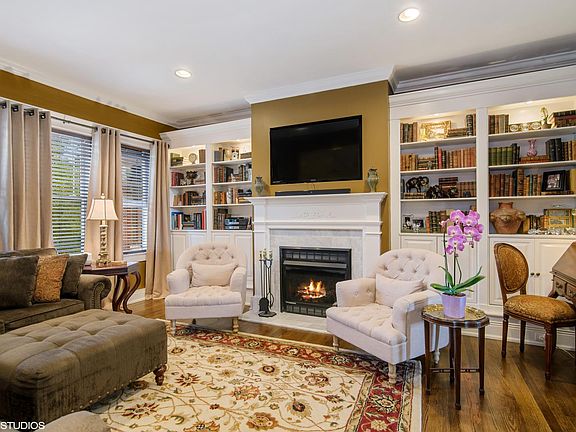 3rd image of 1625 W Wilson Ave #3E