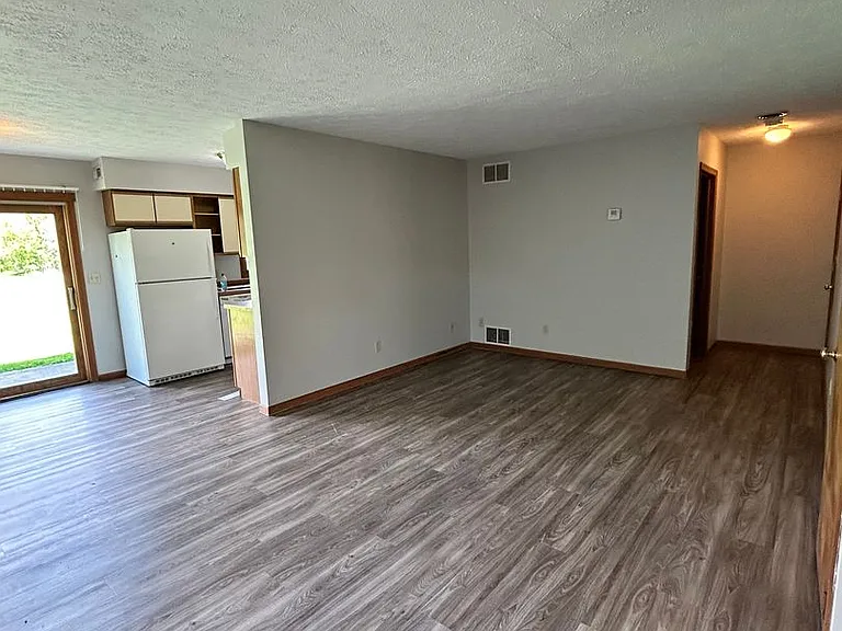 221 Coulter St — Photo 2