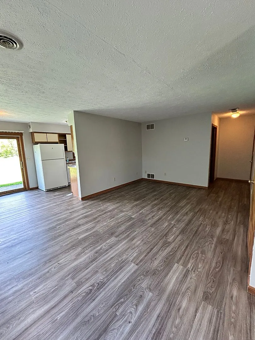 Building Photo - 221 Coulter St